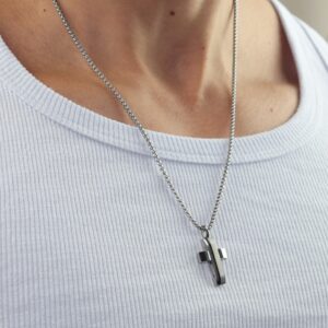 Colar de Aço com Cruz